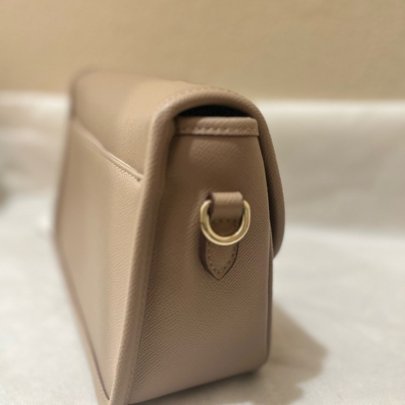 HOLB Traveler Elegant Taupe Crossbody Bag - Picture 6 of 7